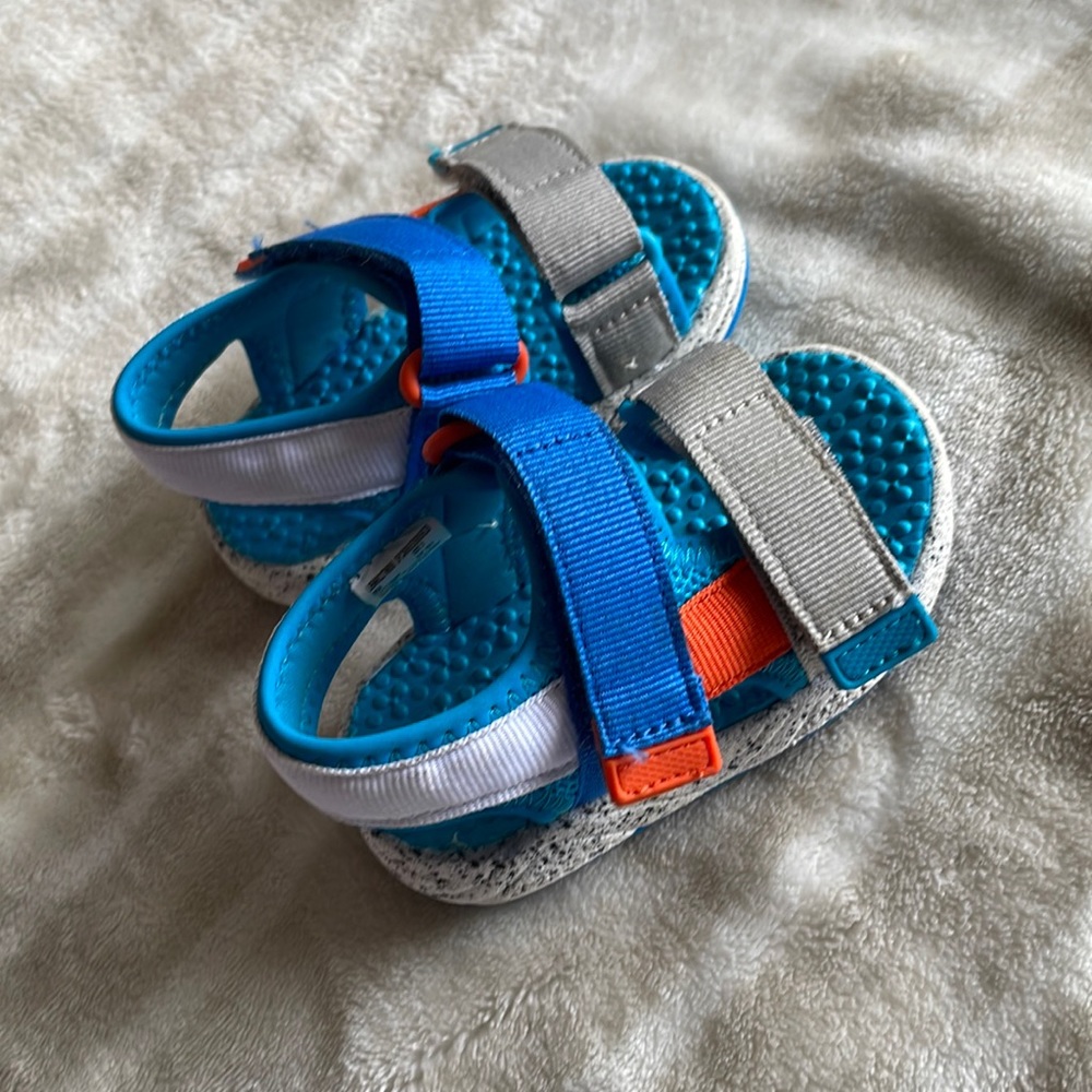 5/$20 Baby water shoes